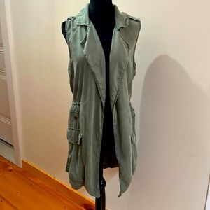 Drawstring cargo vest